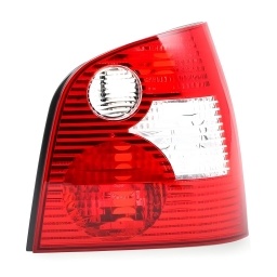 FARO TRASERO DER. CON SE�ALERO CRISTAL HATCH-BACK -TYC-
